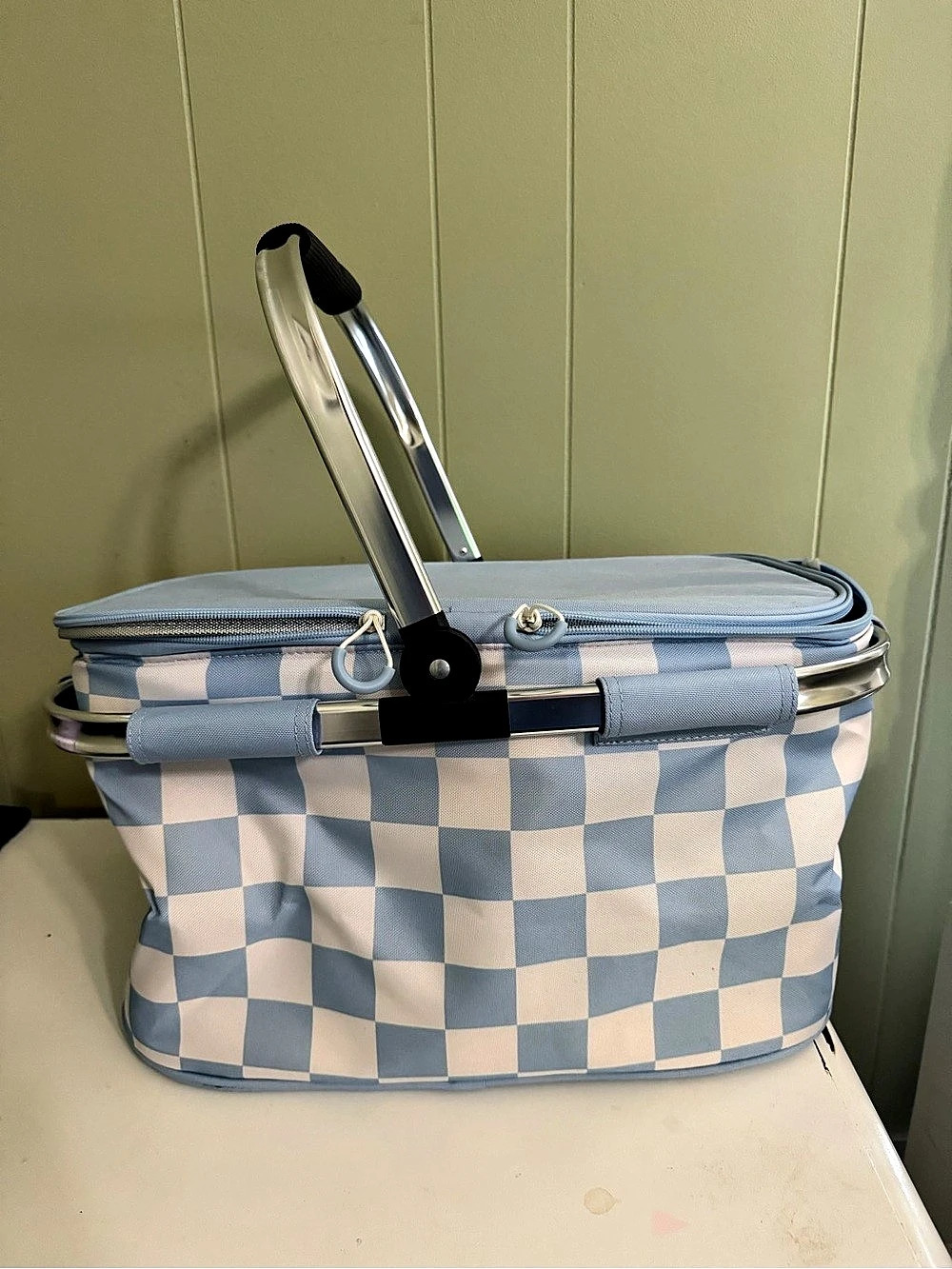 TARGET Checkered PICNIC Travel Basket / cooler in Blue & White